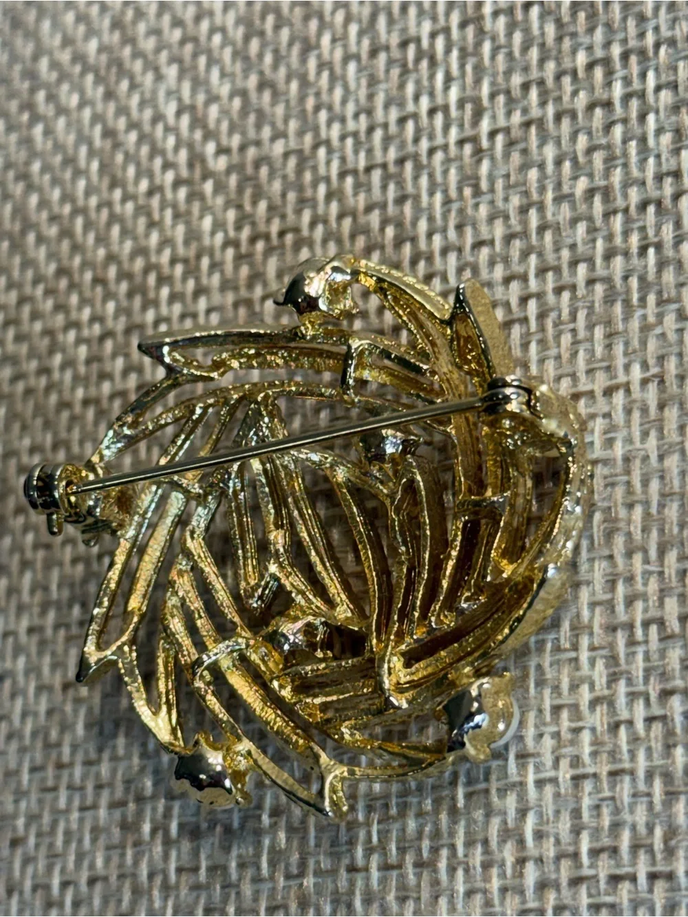 Vintage Textured Gold Tone Wreath‎ Brooch with Faux Pearl Accents Swirl MCM